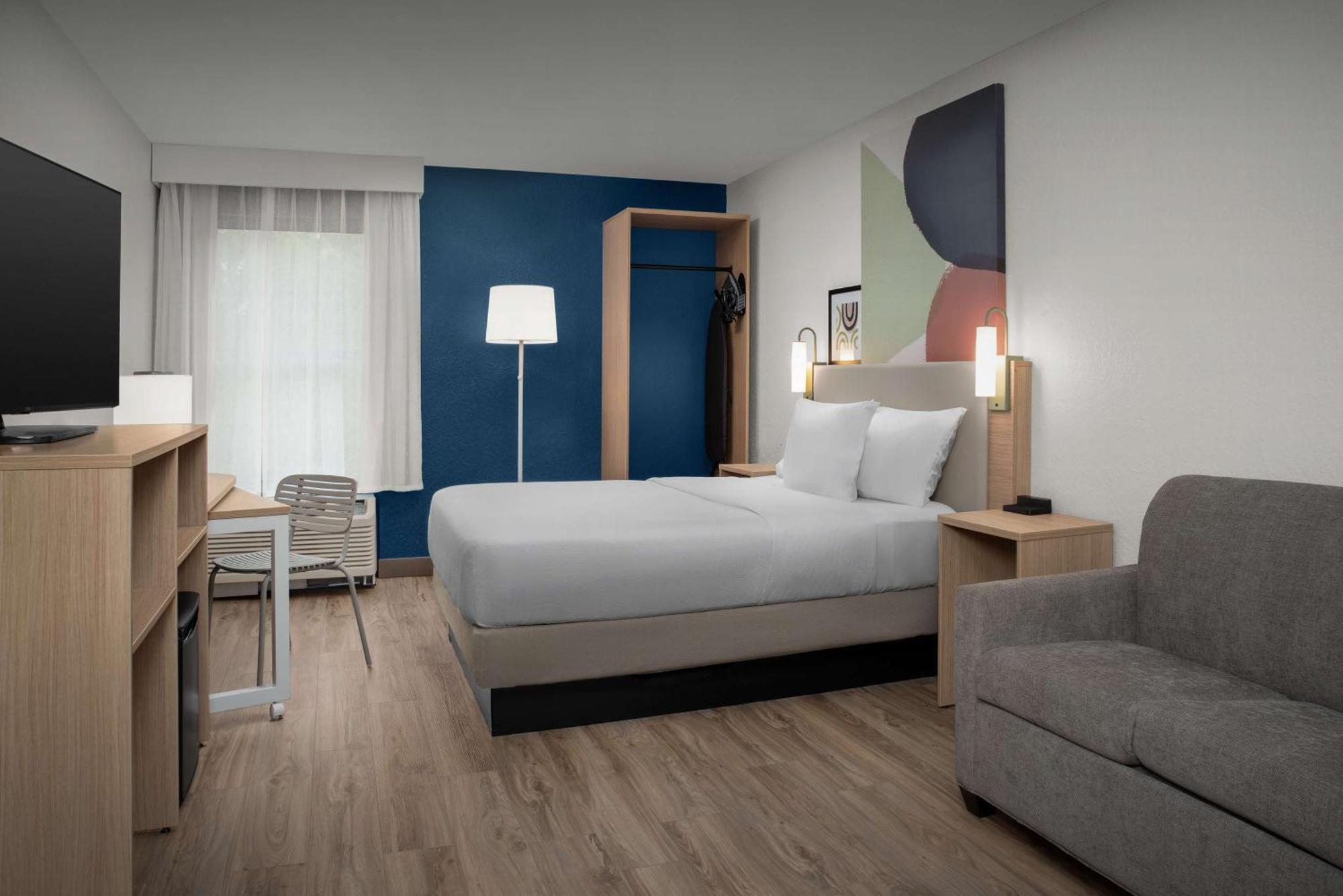 Spark By Hilton Tampa Brandon 2*