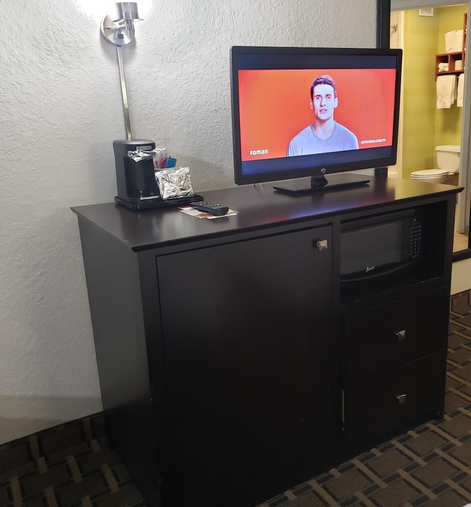 Spark By Hilton Brandon Hotel