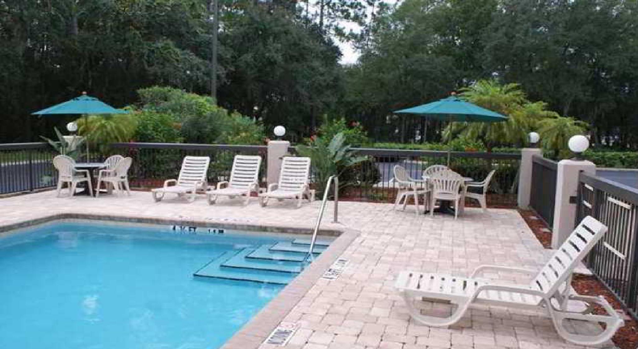 Spark By Hilton Brandon Hotel 2*