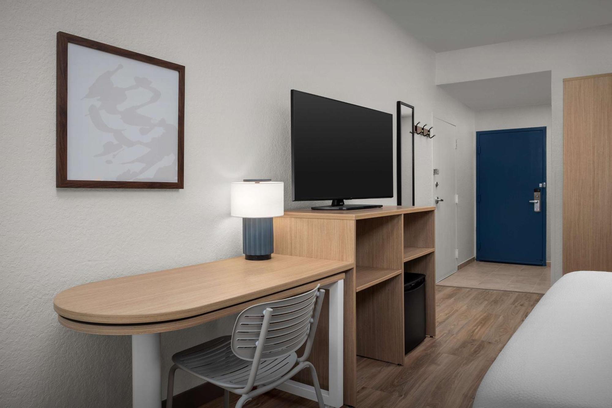Hotel Spark By Hilton Brandon