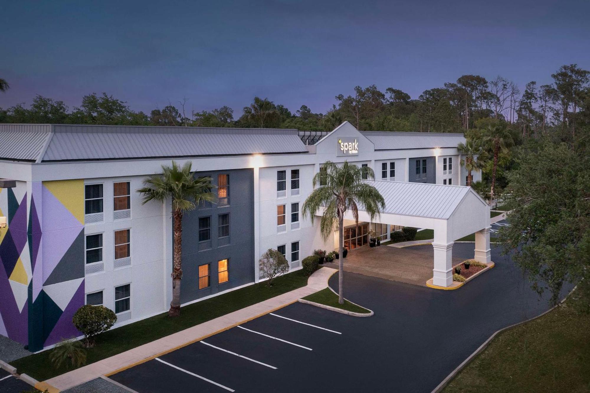 Hotel Spark By Hilton Brandon