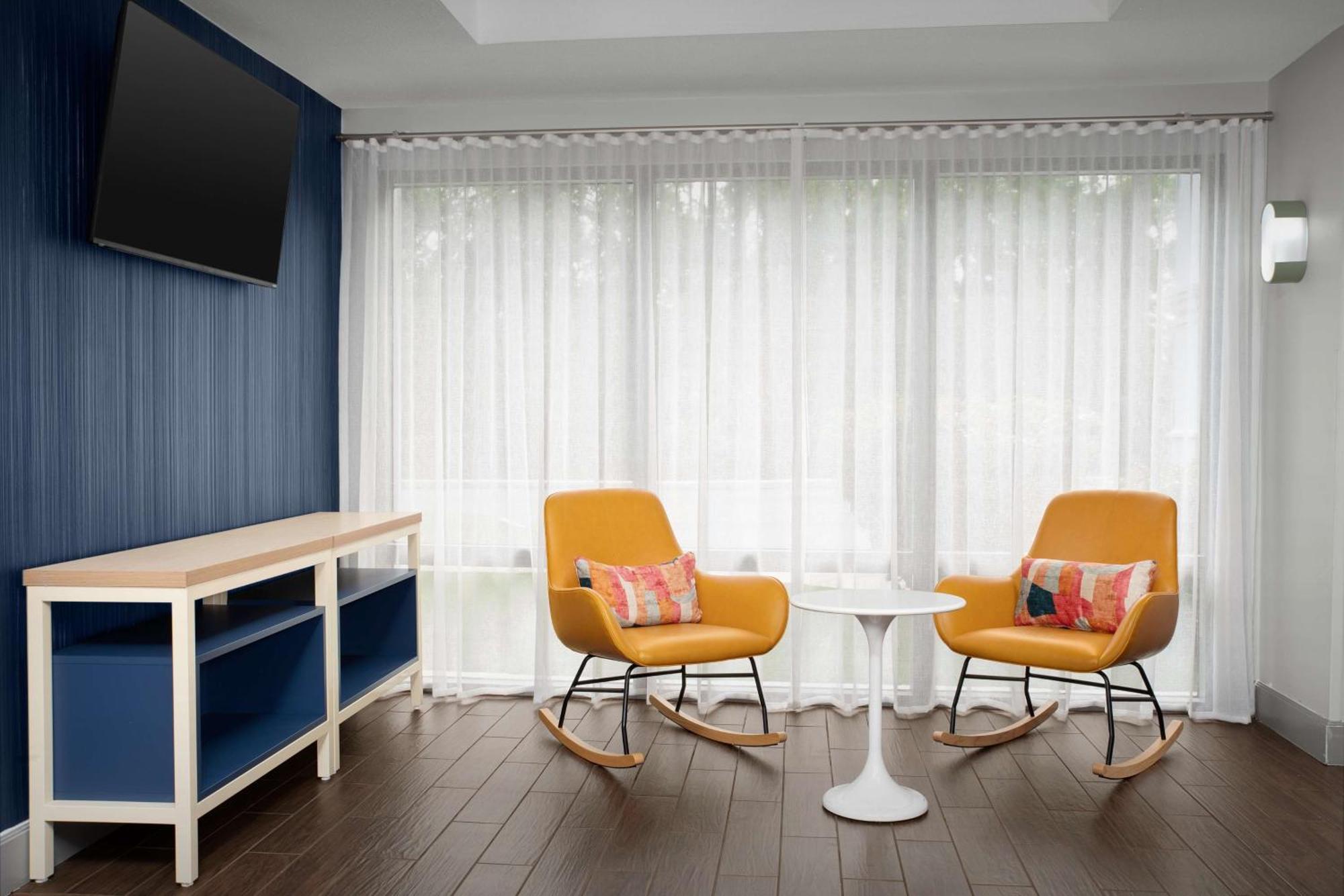 Hotel Spark By Hilton Brandon Heartland