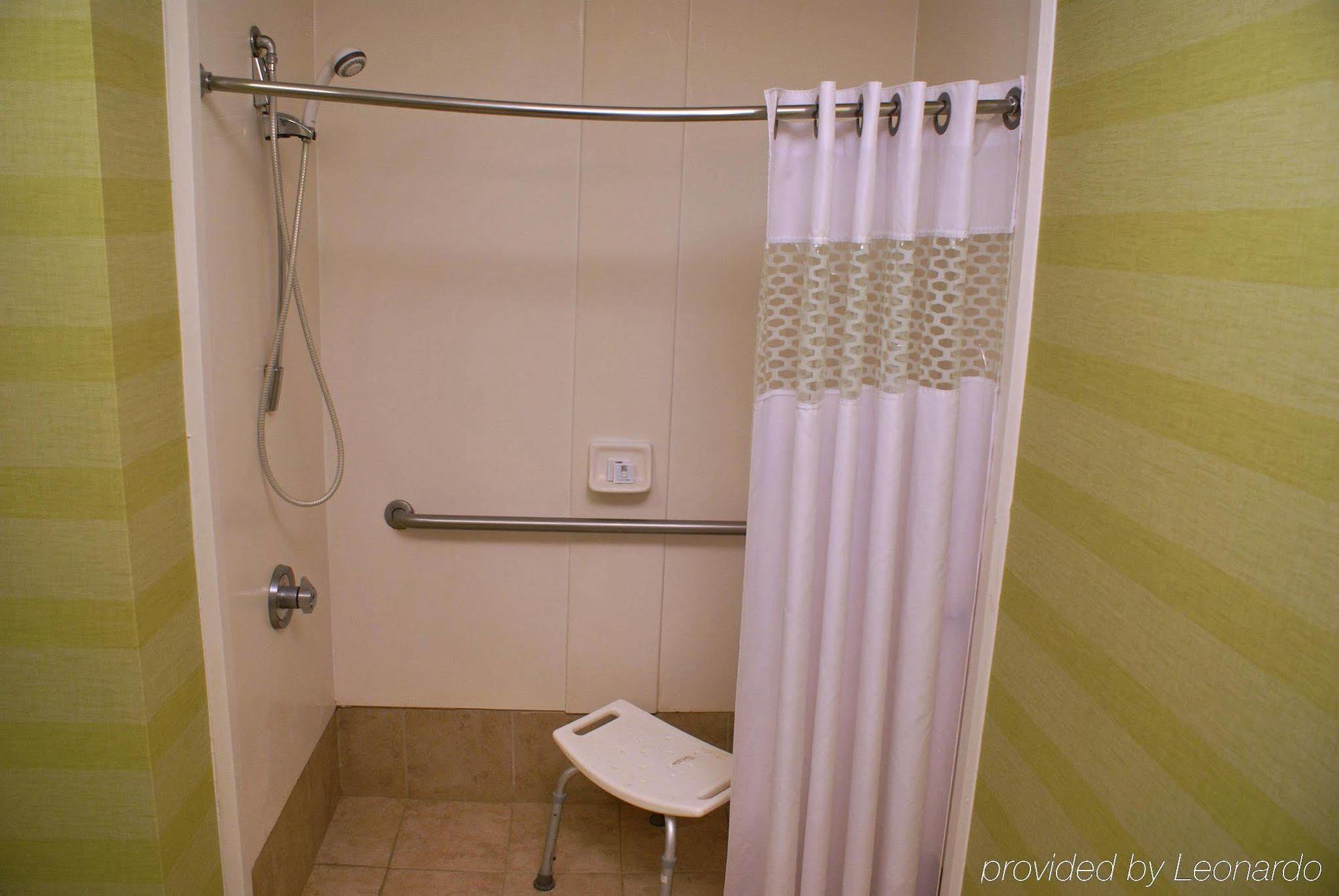 Spark By Hilton Brandon 2*