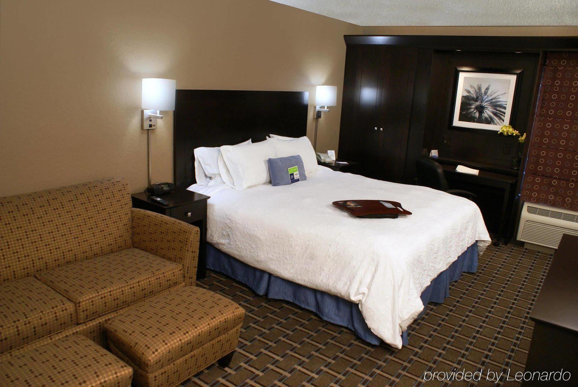 Spark By Hilton Brandon Hotel
